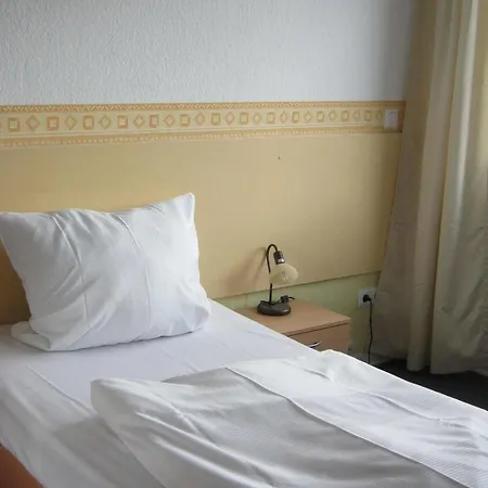 Gasthof Eu Centralhotel Im Toennchen 2*